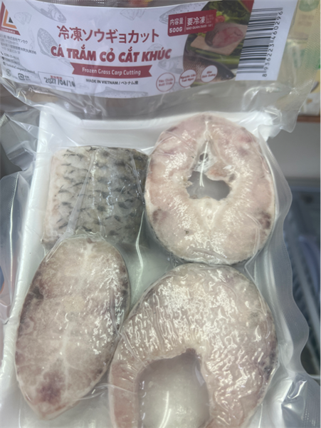 Cá trắm cỏ cắt khúc - khay